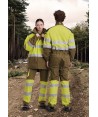 Buzo ignífugo con refuerzos y alta visibilidad para bomberos forestales