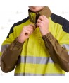 Buzo ignífugo con refuerzos y alta visibilidad para bomberos forestales