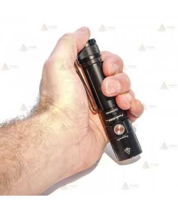 Linterna táctica recargable Fénix E28R V2 de 1700 lúmenes