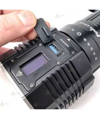 Linterna Fénix LR60R con un haz de 1.085 m (21.000 lúmenes)