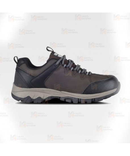Zapatilla tipo trekking combinada y con cordones