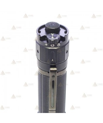 Linterna táctica de Fenix TK22R recargable con USB (3.200 lúmenes)