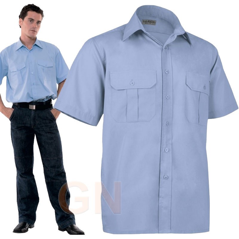 Camisa de manga corta con tablas en bolsillos y espalda
