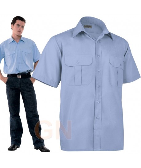 Camisa de manga corta con tablas en bolsillos y espalda