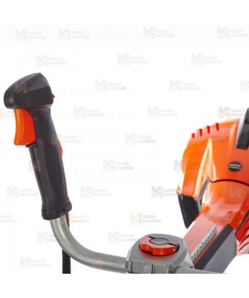 Desbrozadora de 51,7 cc con carenado antivibración y arnés semiprofesional