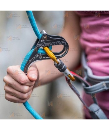 Asegurador-descensor Rama diseñado para usarse en rocódromos y en escalada deportiva de un solo largo