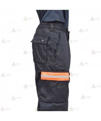Pantalones con refuerzos y cintas bicolor reflectantes en bajos y tapetas