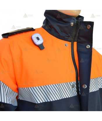 Chubasquero bicolor con cintas reflectantes segmentadas y membrana PTFE para Protección Civil