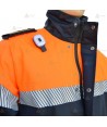 Chubasquero bicolor con cintas reflectantes segmentadas y membrana PTFE para Protección Civil