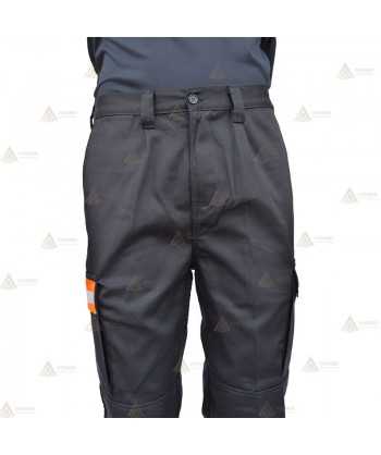 Pantalones bielásticos con refuerzos y cintas bicolor en bajos y tapetas
