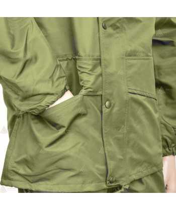 Chaqueta impermeable y transpirable de color verde militar con membrana PTFE para Agentes Rurales