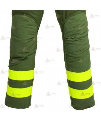 Pantalones ignífugos con refuerzos y cintas reflectantes amarillas para bomberos forestales