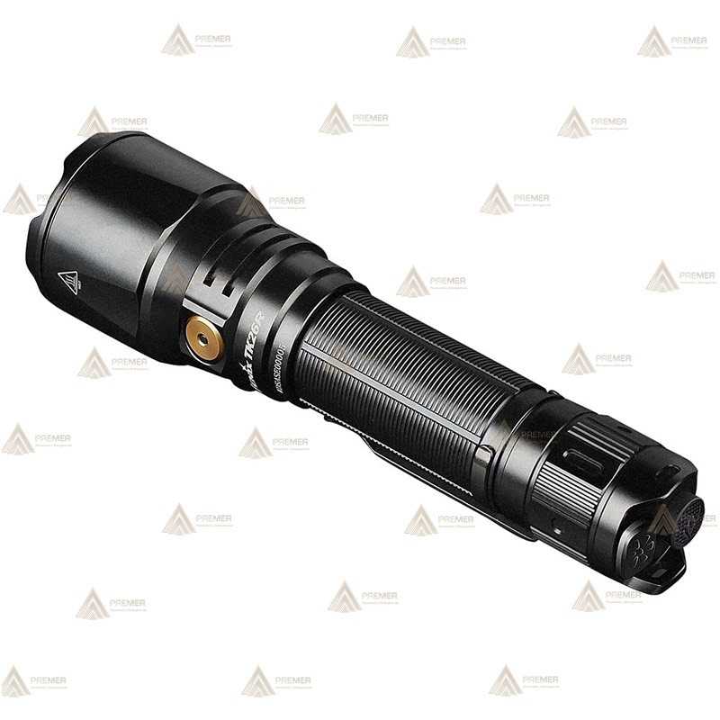 Linterna TK26R recargable con USB  proporciona 1500 lúmenes y alcanza los 350 metros