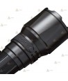 Linterna TK26R recargable con USB  proporciona 1500 lúmenes y alcanza los 350 metros