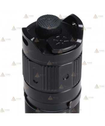 Linterna TK26R recargable con USB  proporciona 1500 lúmenes y alcanza los 350 metros