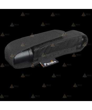 Linterna táctica UC35V2 recargable con micro USB. Proporciona 1000 lúmenes y alcanza los 266 metros