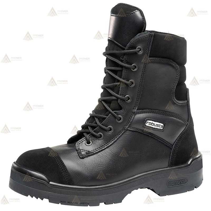 Bota de piel de media caña con refuerzo en la puntera