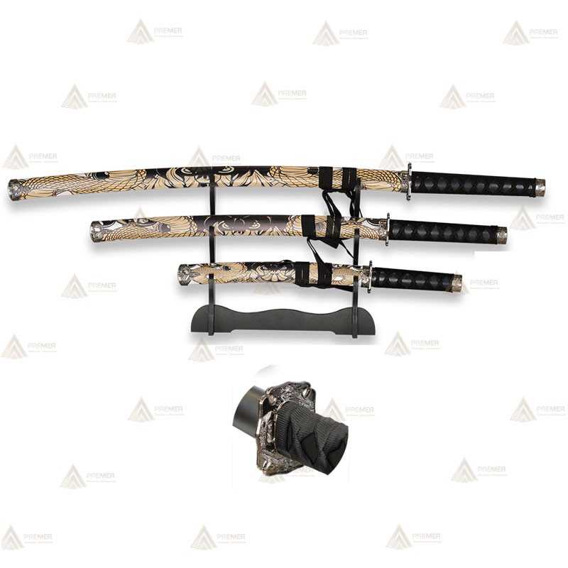 Set de 3 katanas de acero al carbono con peana