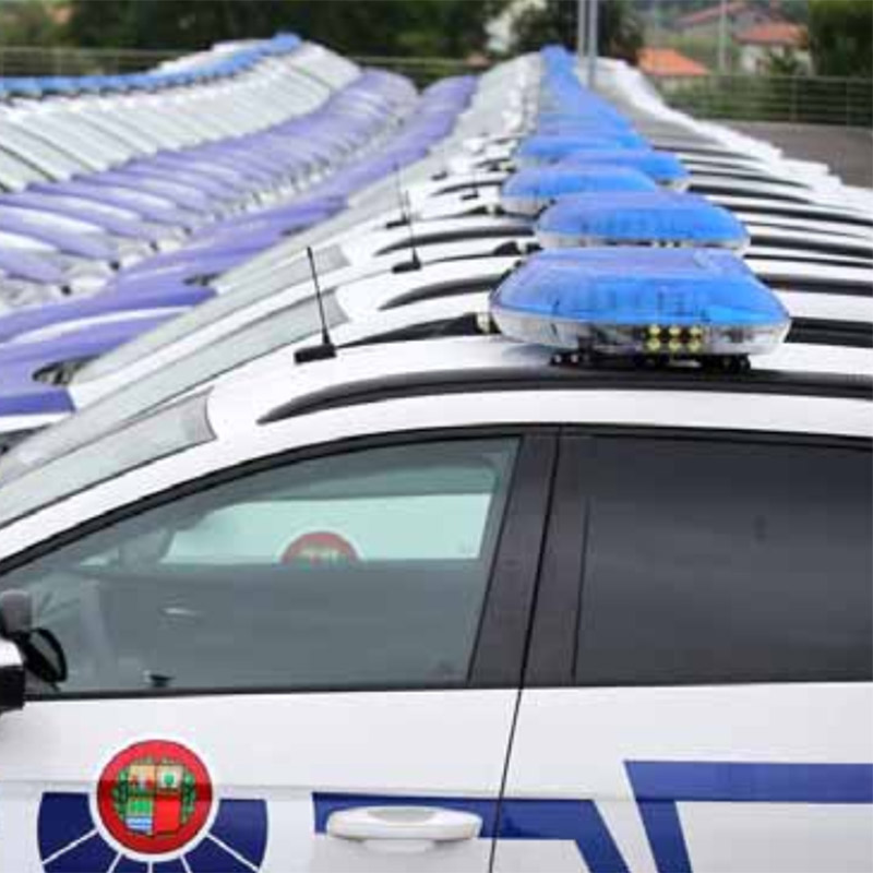 Puentes de luces para vehículos policiales y emergencia