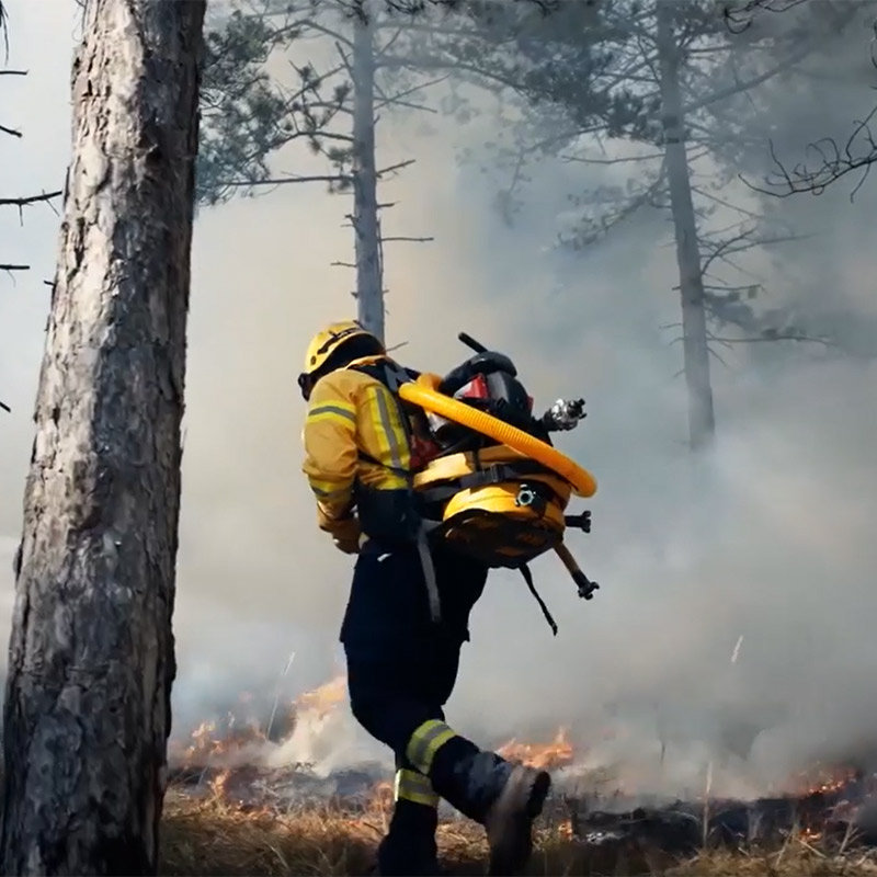 Mochila portamangueras para forestales